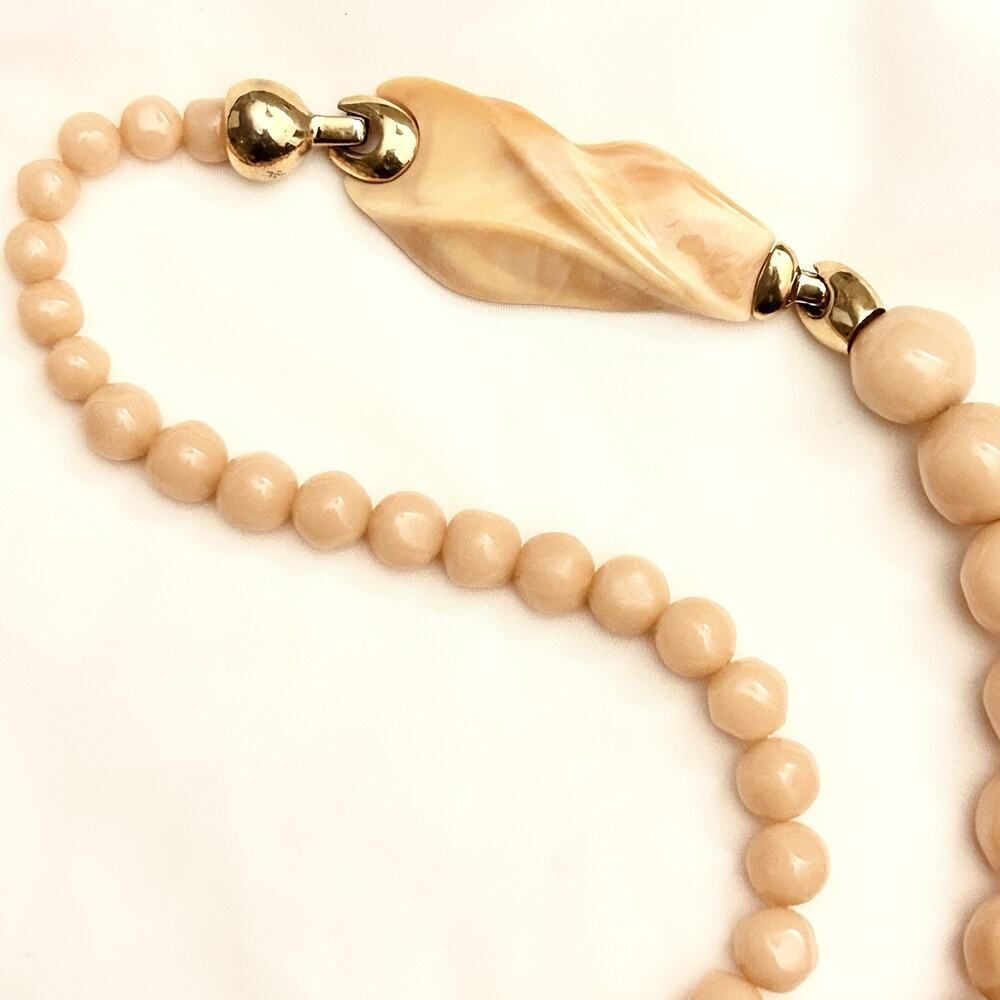 Vintage Trifari Necklace Chunky Blush Colored Lucite 70s By Kunio Matsumoto 31” - Picture 4 of 13
